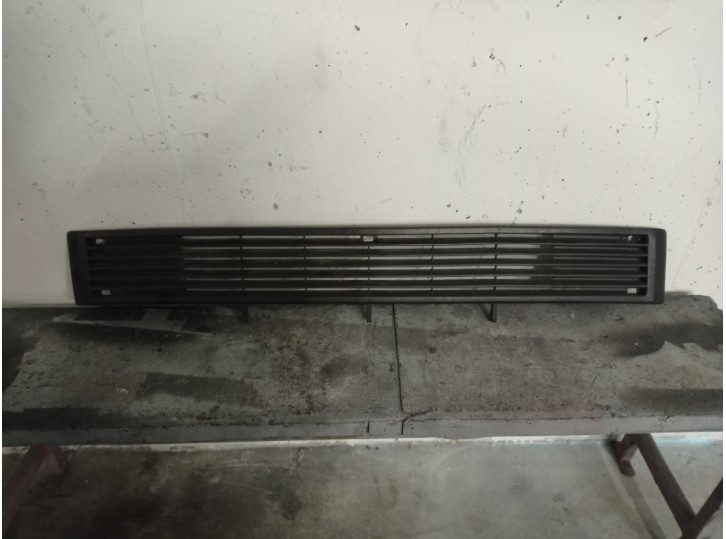 Recambio de rejilla delantera para volkswagen t-3 caravelle 1.6 c.c td referencia OEM IAM 251853663 