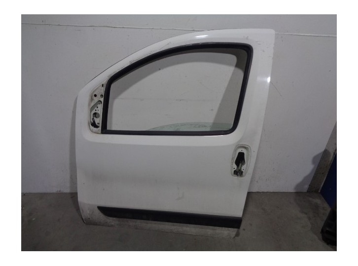 Recambio de puerta delantera izquierda para peugeot bipper 1.4 hdi referencia OEM IAM 9002AT BLANCA 5 PUERTAS