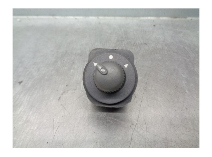 Recambio de mando retrovisor para peugeot bipper 1.4 hdi referencia OEM IAM 6490H1  