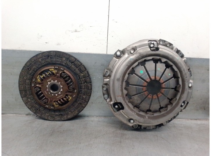 Recambio de kit embrague para toyota yaris (_p13_) 1.5 (nsp131_) referencia OEM IAM 312100D180 312100D180 