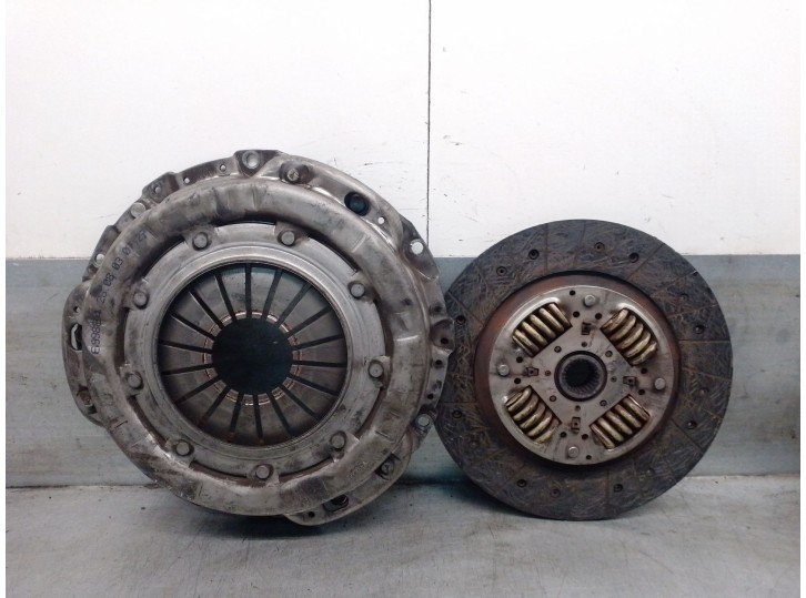 Recambio de kit embrague para nissan terrano ii (r20) 2.7 td 4wd referencia OEM IAM 699884 300010F026 