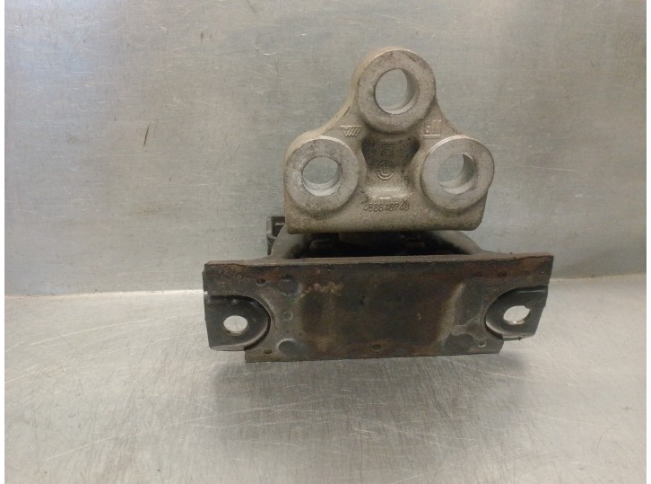 Replacement engine mount for Opel Corsa E Business OEM IAM reference 468646740 468646740 
