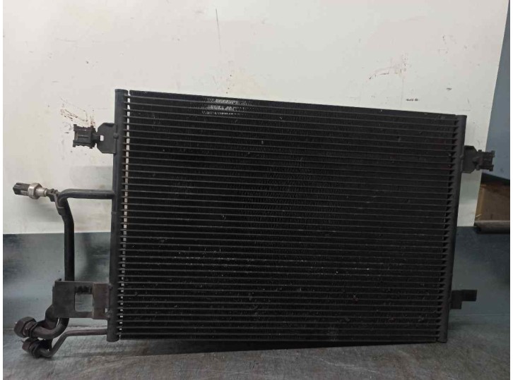 Replacement condenser / air conditioning radiator for Volkswagen Passat Saloon (3B2) 1.8 20V Turbo OEM IAM reference 8D02