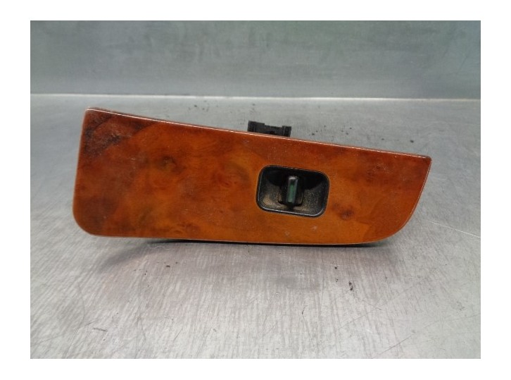 Replacement rear left window regulator switch for Honda Legend (KA7/8) V6 Saloon (KA7) OEM IAM reference 35775SP0G11ZC 