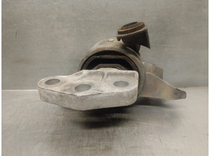 Replacement right engine mount for Opel Corsa E Business OEM IAM reference 13440276 13440276 
