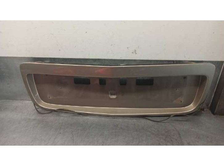 Recambio de molduras traseras para nissan primera berlina (p12) 2.2 16v turbodiesel cat referencia OEM IAM 84810AU300  