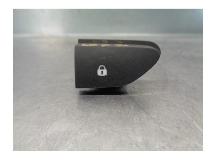 Recambio de interruptor para renault captur 0.9 energy referencia OEM IAM 252103678R 