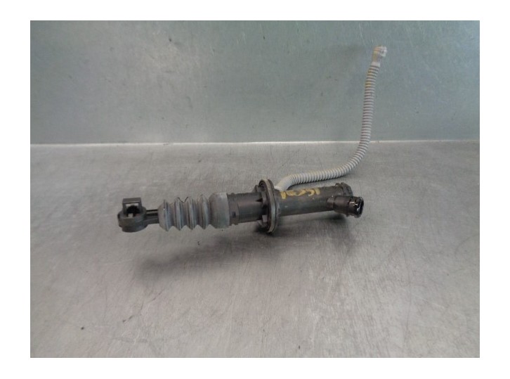 Recambio de bomba embrague para renault captur 0.9 energy referencia OEM IAM 306105773R  