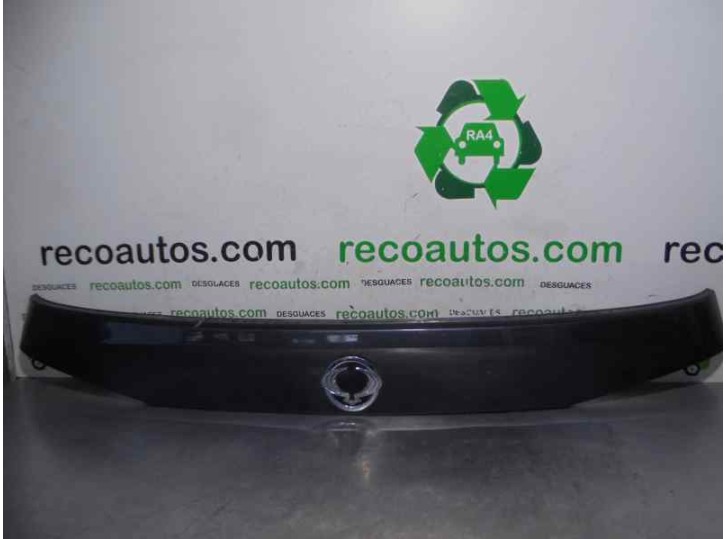 Recambio de molduras traseras para ssangyong rodius 2.0 td cat referencia OEM IAM K7963021202  