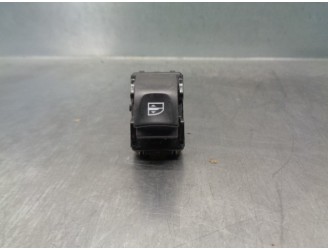 Recambio de mando elevalunas delantero derecho para renault captur 0.9 energy referencia OEM IAM 254218614R  