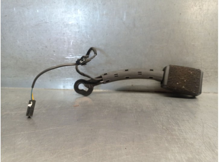 Recambio de enganche cinturon para audi a3 limousine (8vs, 8vm) 1.6 tdi referencia OEM IAM 8V0857756B 8V0857756B 