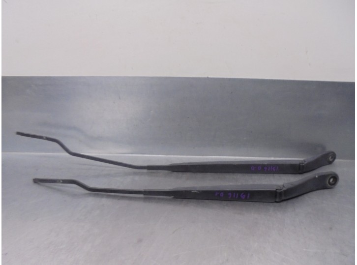 Recambio de brazo limpia delantero derecho para citroën c3 ii 1.4 referencia OEM IAM 9683381680 9683382180 