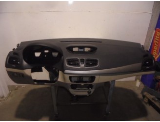 Recambio de salpicadero para renault fluence dynamique referencia OEM IAM 681003101R NEGRO Y BEIGE 