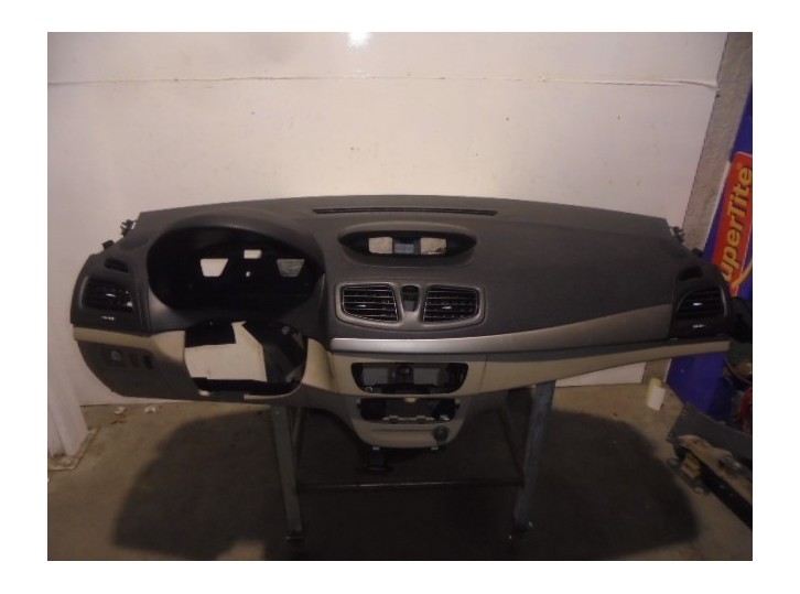 Recambio de salpicadero para renault fluence dynamique referencia OEM IAM 681003101R NEGRO Y BEIGE 