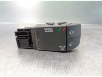 Recambio de mando radio volante para renault captur 0.9 energy referencia OEM IAM 255522448R  