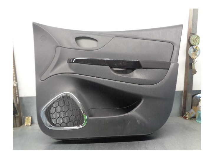 Recambio de guarnecido puerta delantera derecha para renault captur 0.9 energy referencia OEM IAM 809000929R 