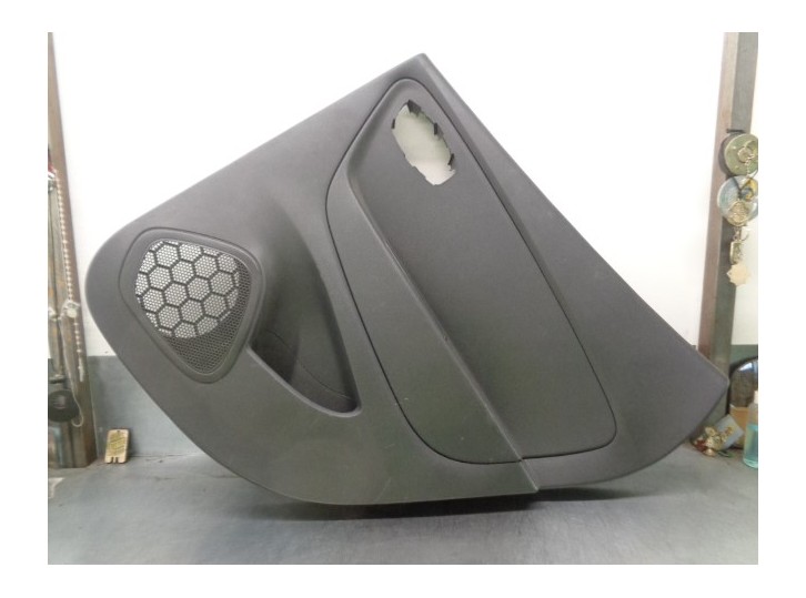 Recambio de guarnecido puerta trasera derecha para renault captur 0.9 energy referencia OEM IAM 829A08594R 