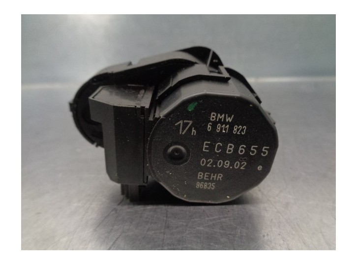 Recambio de motor apertura trampillas climatizador para bmw serie 7 (e65/e66) 3.0 turbodiesel cat referencia OEM IAM 6911823 