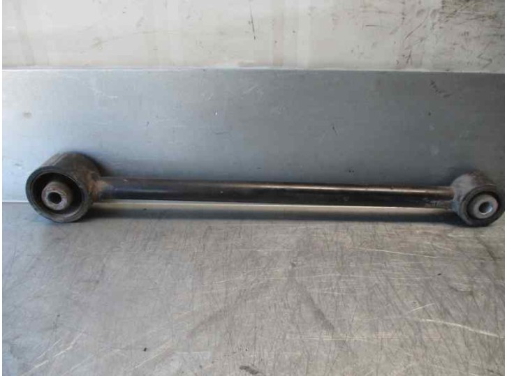 Recambio de brazo suspension inferior trasero izquierdo para ssangyong rodius 2.0 td cat referencia OEM IAM 