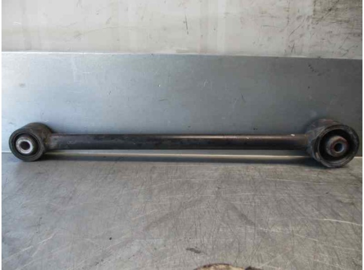 Recambio de brazo suspension inferior trasero derecho para ssangyong rodius 2.0 td cat referencia OEM IAM 