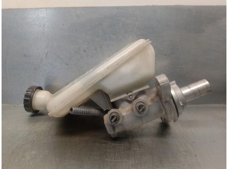 Recambio de bomba freno para citroën c3 ii 1.4 referencia OEM IAM 0204054032 0204054032 BOSCH