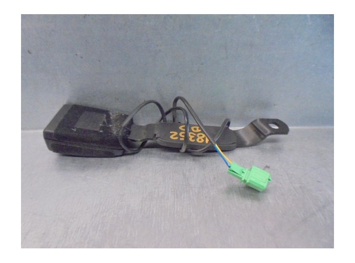 Recambio de enganche cinturon para seat ibiza (6j5) referencia OEM IAM 6P0857756 2 PINES DEL DER.