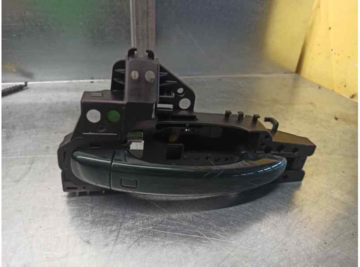 Replacement rear left exterior door handle for Audi A4 sedan (B8) 2.0 16V TFSI OEM IAM reference 8T0837885B 