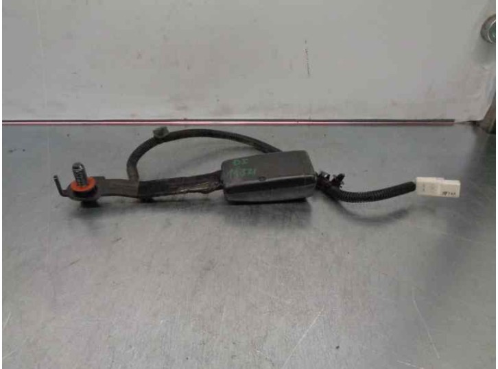 Recambio de enganche cinturon para hyundai i30 1.6 cat referencia OEM IAM 