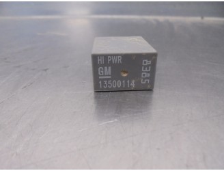 Replacement relay for Opel Corsa E Selective OEM IAM reference 13500114 