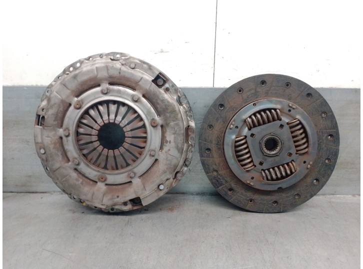 Recambio de kit embrague para hyundai i30 (gd) 1.4 crdi referencia OEM IAM 4110032001 4110032001 VALEO