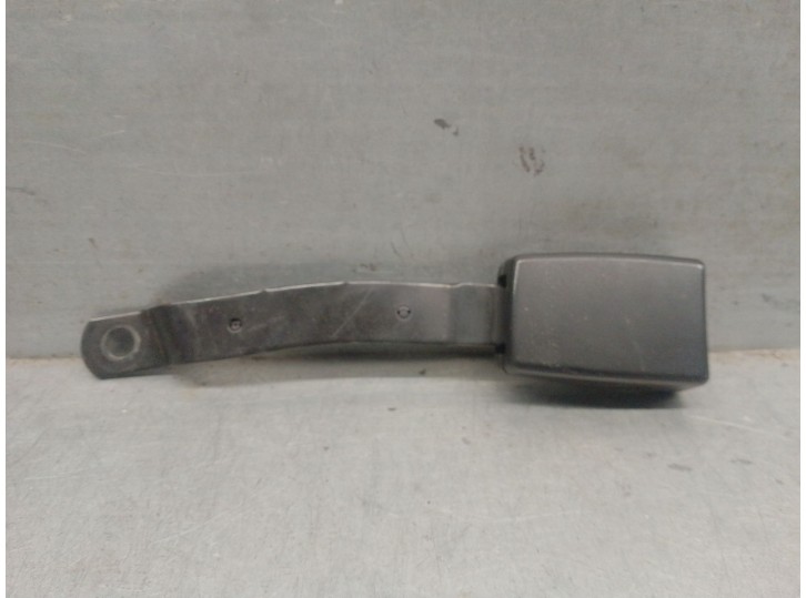 Recambio de enganche cinturon para seat ibiza (6l1) 1.9 tdi referencia OEM IAM 6Q0857755  