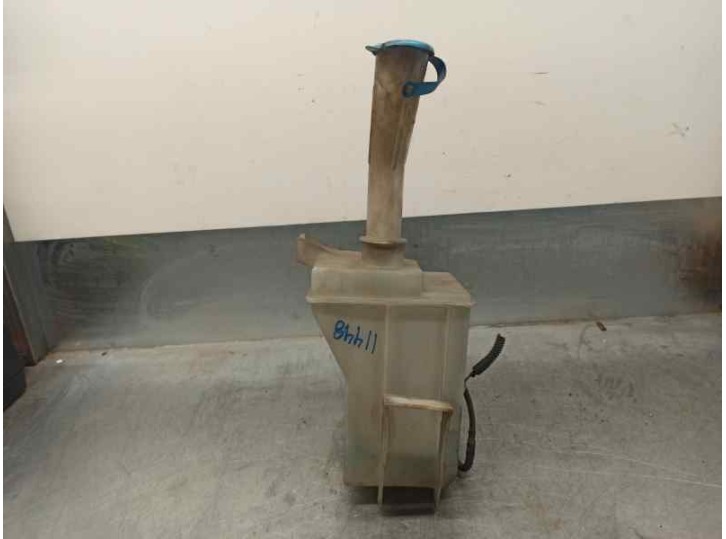 Recambio de deposito limpia para daewoo nubira berlina 1.6 cat referencia OEM IAM 96550797  