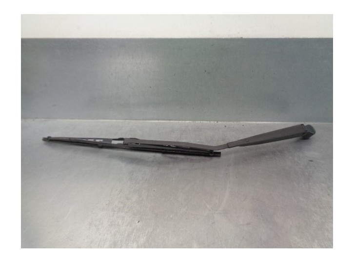 Recambio de brazo limpia trasero para mitsubishi space wagon (n80/n90) 2.4 gdi cat referencia OEM IAM MZ690104  