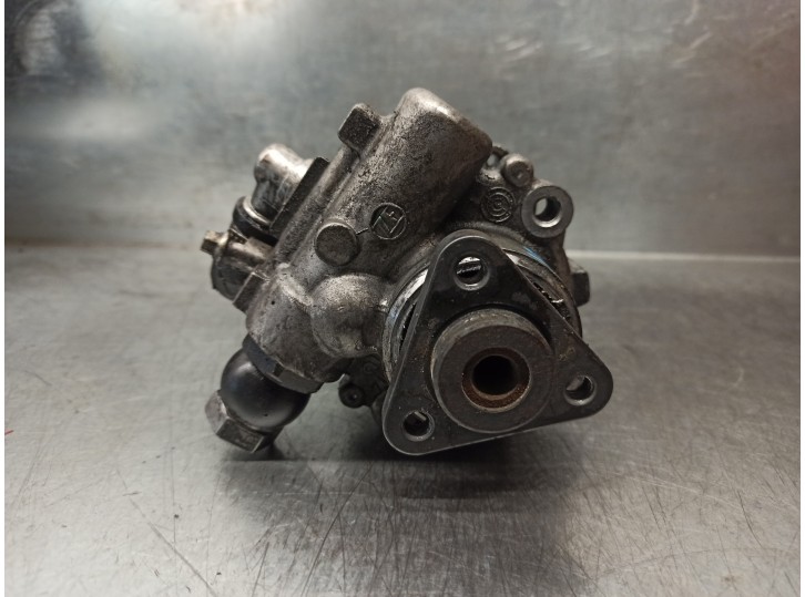 Replacement power steering pump for Audi A6 Saloon (4F2) OEM IAM reference 4F0145155E 7692955200 ZF
