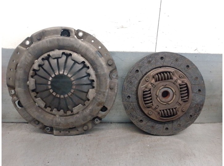 Recambio de kit embrague para chevrolet lacetti (j200) 1.6 referencia OEM IAM 96408517 96408517 VALEO