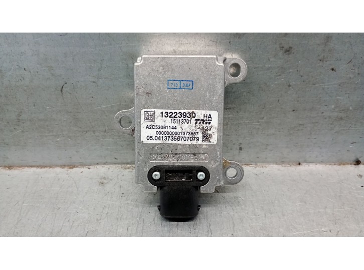 Replacement sensor for Saab 9-3 station wagon (E50) 1.9 TiD OEM IAM reference 13223930 15113701 TRW