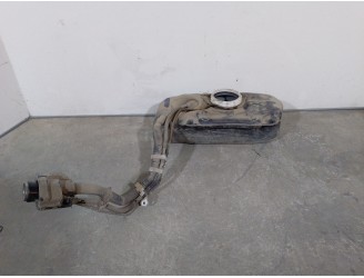 Recambio de deposito combustible para toyota yaris (_p13_) 1.5 hybrid (nhp130_) referencia OEM IAM 771000D261 770010D200 CESTA 2