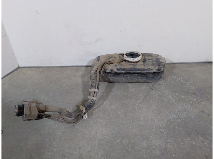 Recambio de deposito combustible para toyota yaris (_p13_) 1.5 hybrid (nhp130_) referencia OEM IAM 771000D261 770010D200 CESTA 2