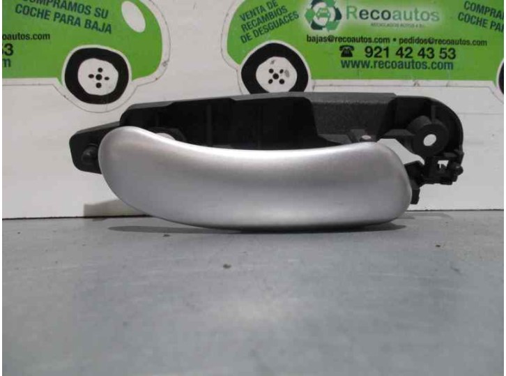 Replacement rear right interior door handle for Fiat Stilo (192) 1.9 8v JTD CAT (939A1000 / 192A8000) OEM IAM reference 