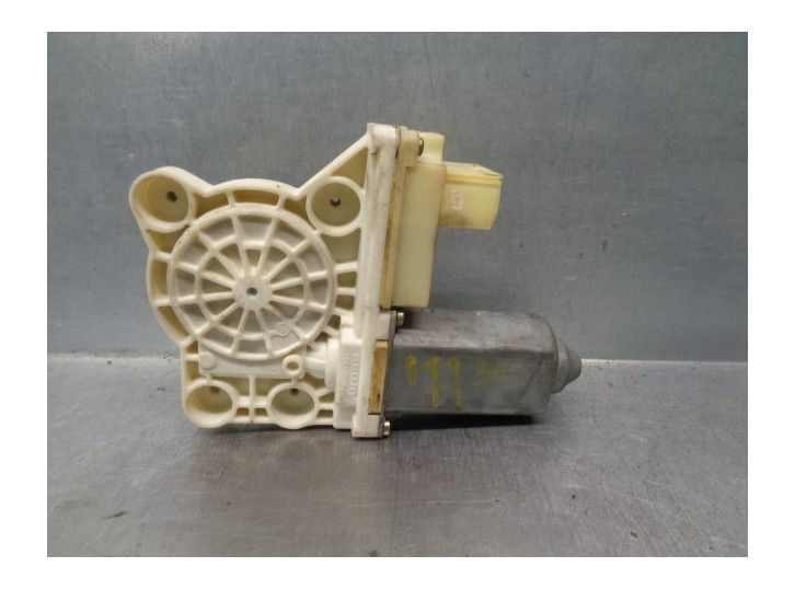 Recambio de motor elevalunas trasero izquierdo para bmw serie 7 (e65/e66) 3.0 turbodiesel cat referencia OEM IAM 67628382001 9 P