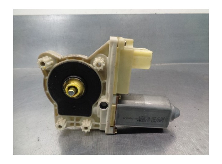 Recambio de motor elevalunas delantero derecho para bmw serie 7 (e65/e66) 3.0 turbodiesel cat referencia OEM IAM 67628382 9 PINE