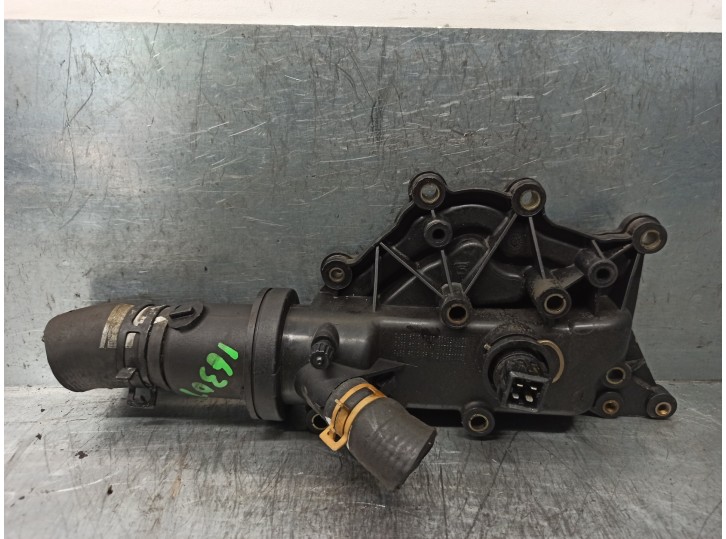 Recambio de termostato para renault megane ii berlina 5p 1.6 16v referencia OEM IAM 8200023915 