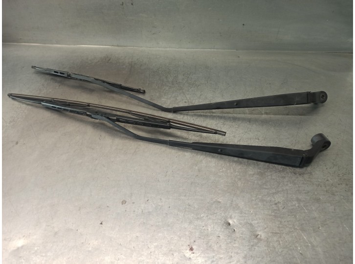 Recambio de brazo limpia delantero derecho para suzuki alto amf 310 1.0 12v cat referencia OEM IAM 38310M68K00  