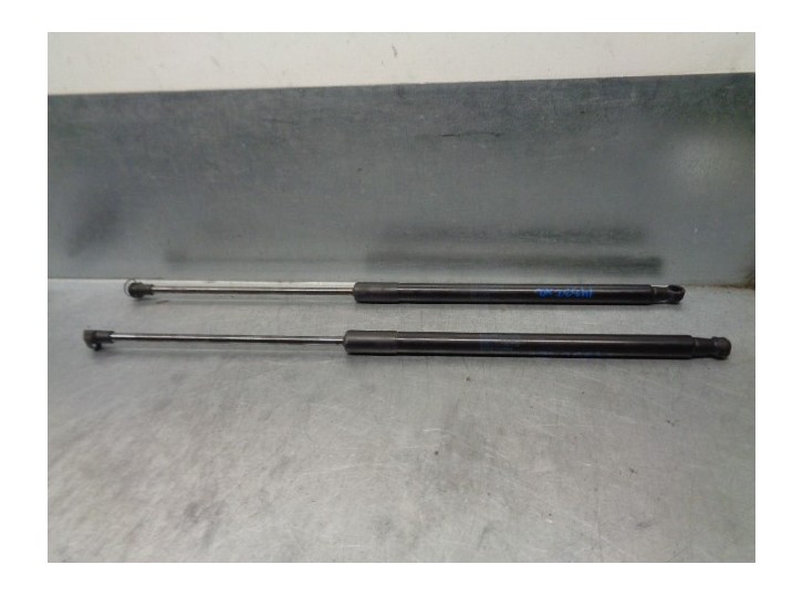 Replacement tailgate / trunk lid struts for Citroën C4 Cactus 1.6 Blue-HDi FAP OEM IAM reference 9813913880 