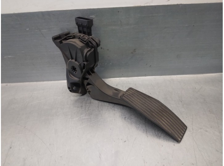 Recambio de potenciometro pedal para opel astra j lim. 1.7 16v cdti referencia OEM IAM 13252702  