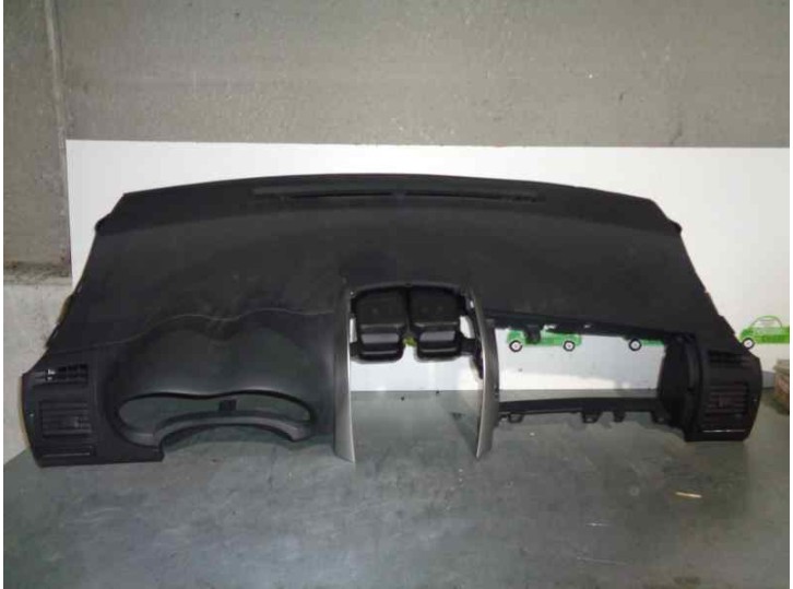 Recambio de salpicadero para toyota auris 1.4 turbodiesel cat referencia OEM IAM  NEGRO 