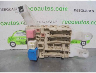 Recambio de caja reles / fusibles para toyota auris 1.4 turbodiesel cat referencia OEM IAM 8273002150 