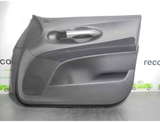 Recambio de guarnecido puerta delantera derecha para toyota auris 1.4 turbodiesel cat referencia OEM IAM 67763X1F00 