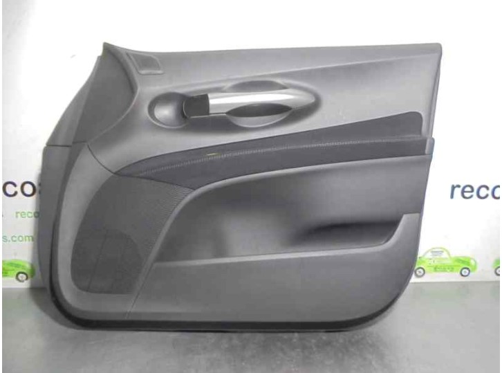 Recambio de guarnecido puerta delantera derecha para toyota auris 1.4 turbodiesel cat referencia OEM IAM 67763X1F00  