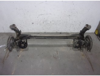 Recambio de puente trasero para toyota yaris (_p13_) 1.5 hybrid (nhp130_) referencia OEM IAM 421100D520 PARA DISCOS 4 AGUJEROS B